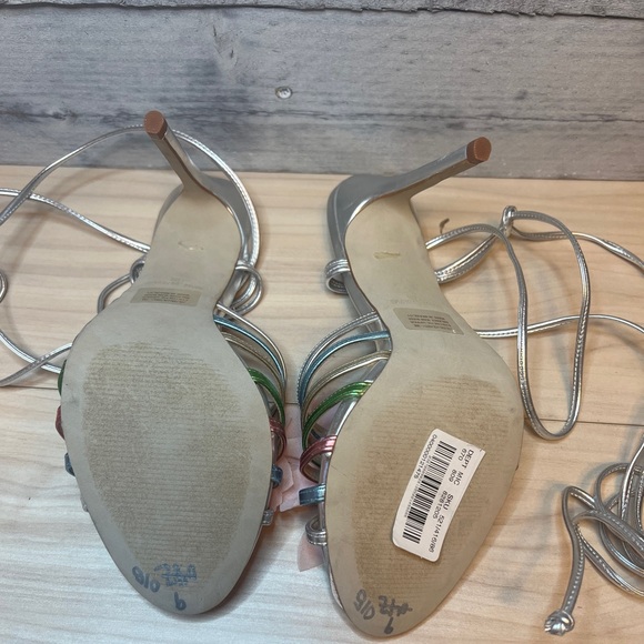 STEVE MADDEN NWT Jolisa Metallic Flower Ankle Wrap Dress Sandals - Picture 10 of 11